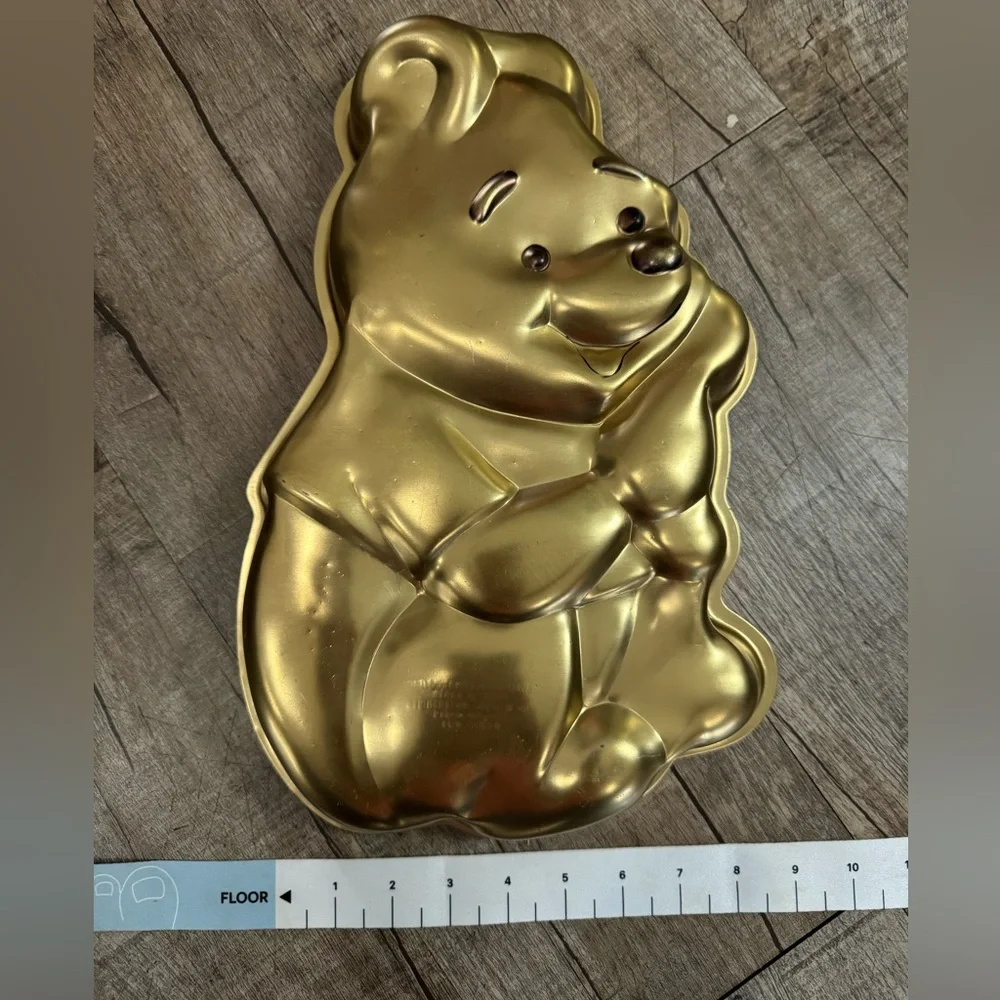 Vintage Winnie the Pooh Cake Pan Gold Aluminum Wilton Character‎ Mold